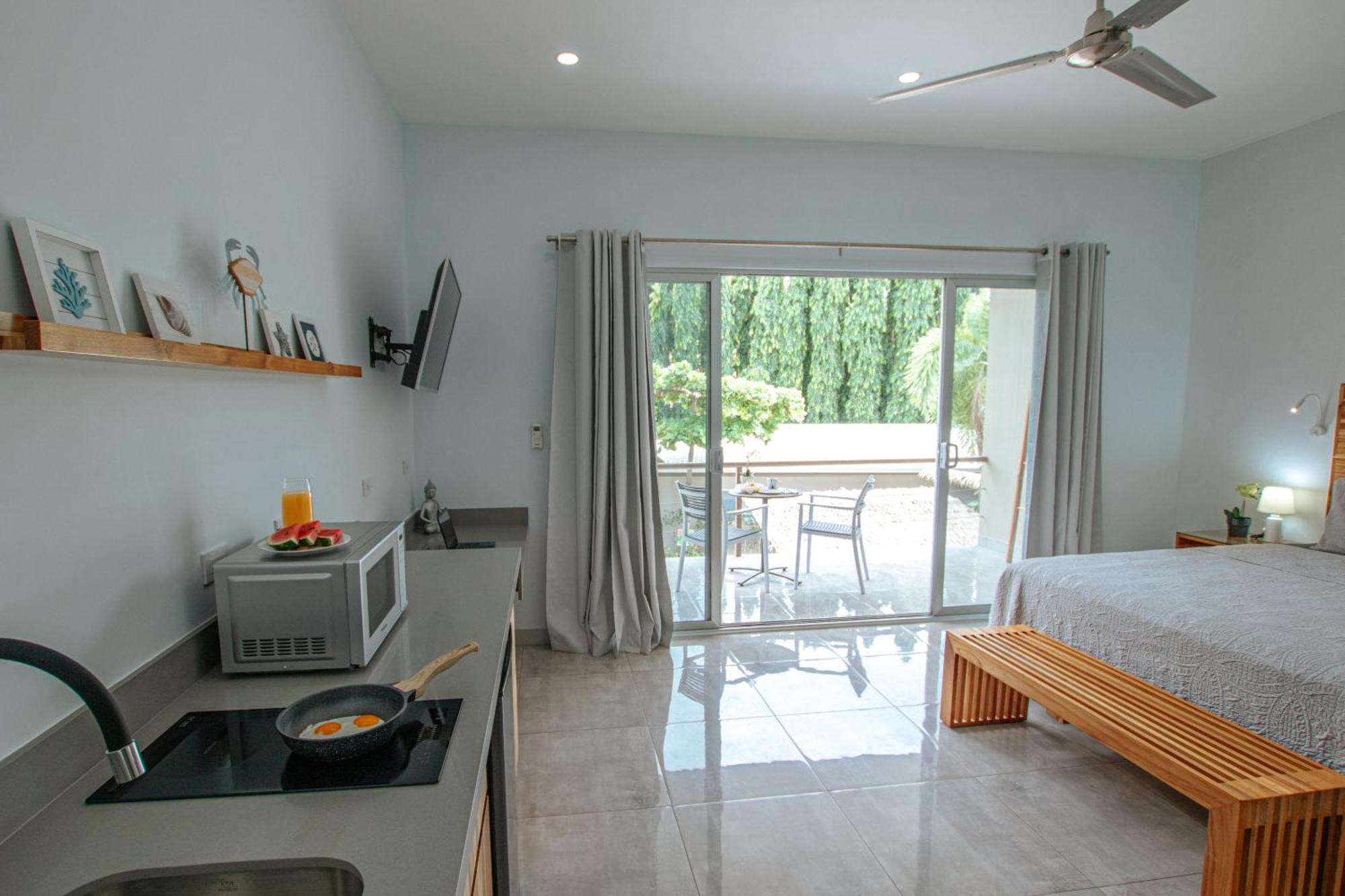 Tamarindo Bay Suites - Self Check In, Adults Only Екстер'єр фото